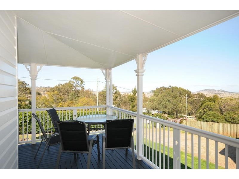 5 Scenic Court, Gowrie Junction QLD 4352