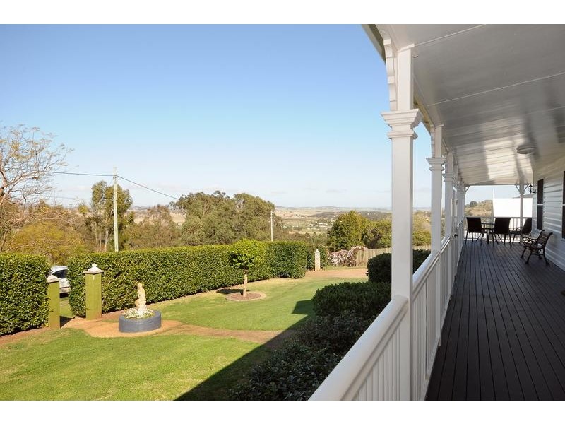 5 Scenic Court, Gowrie Junction QLD 4352