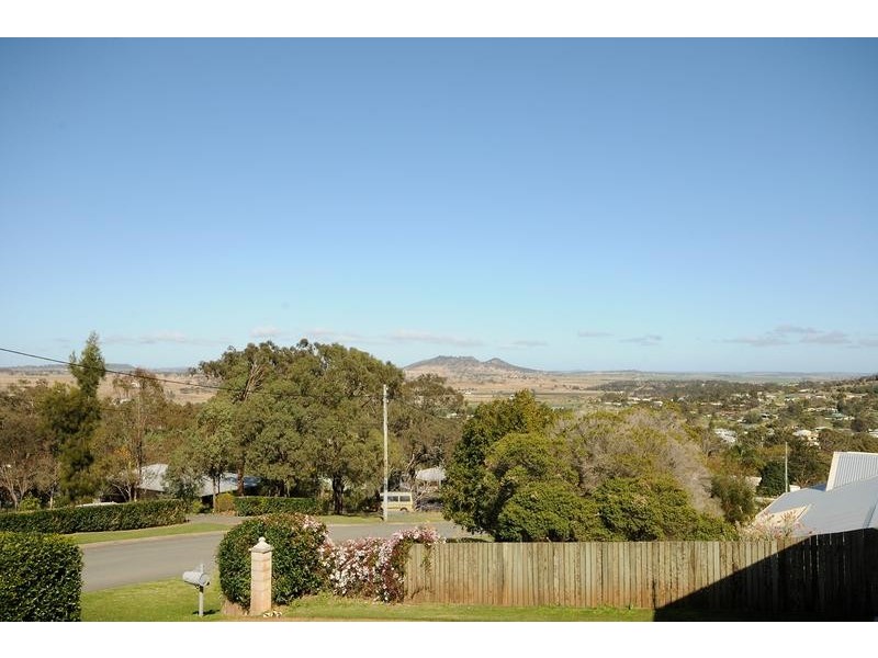 5 Scenic Court, Gowrie Junction QLD 4352