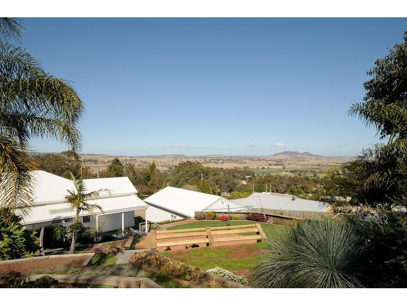 5 Scenic Court, Gowrie Junction QLD 4352