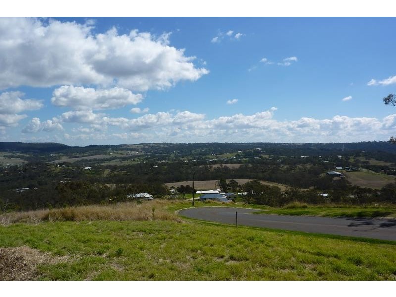 16 Panoramic Drive, Preston QLD 4352