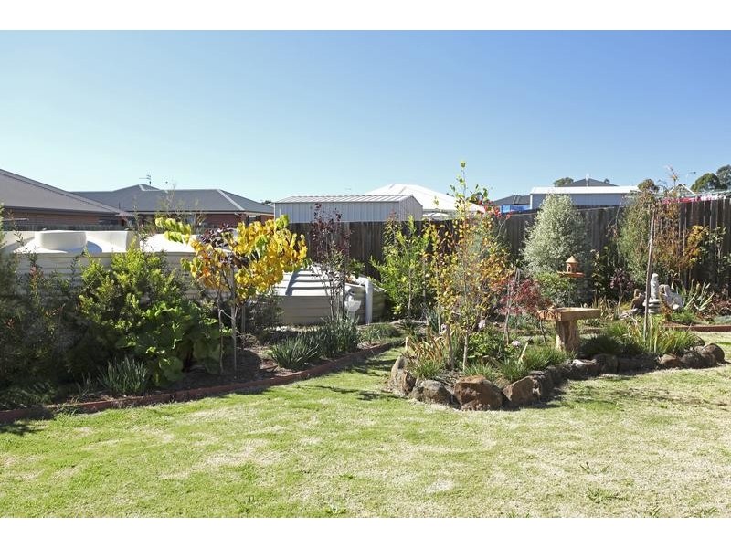 8 Quail Crescent, Highfields QLD 4352
