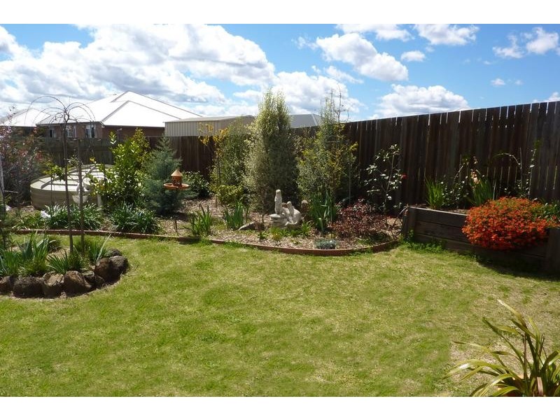 8 Quail Crescent, Highfields QLD 4352