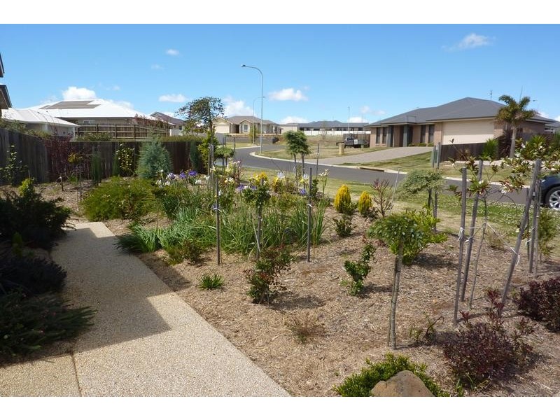 8 Quail Crescent, Highfields QLD 4352
