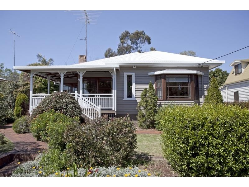 112 Stuart Street, Mount Lofty QLD 4350
