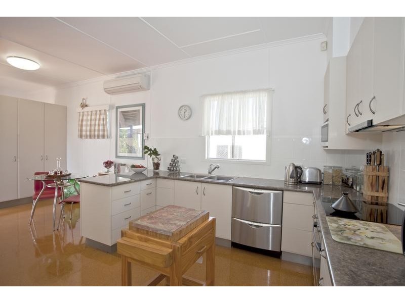 112 Stuart Street, Mount Lofty QLD 4350