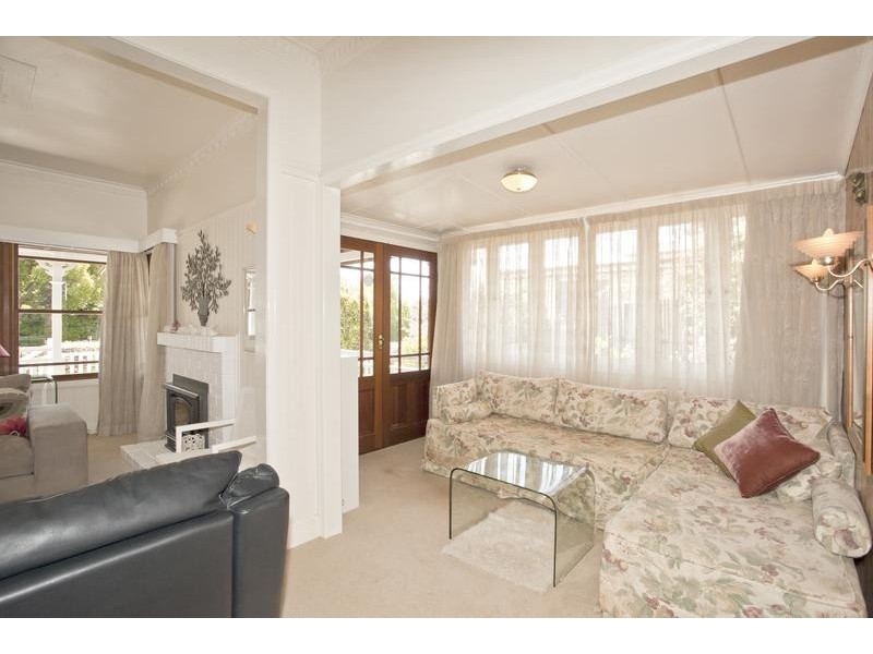 112 Stuart Street, Mount Lofty QLD 4350