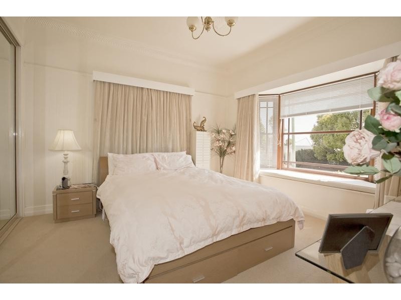 112 Stuart Street, Mount Lofty QLD 4350