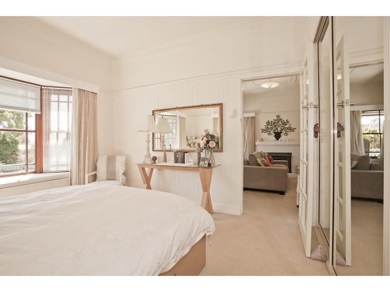 112 Stuart Street, Mount Lofty QLD 4350