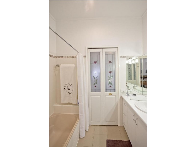 112 Stuart Street, Mount Lofty QLD 4350