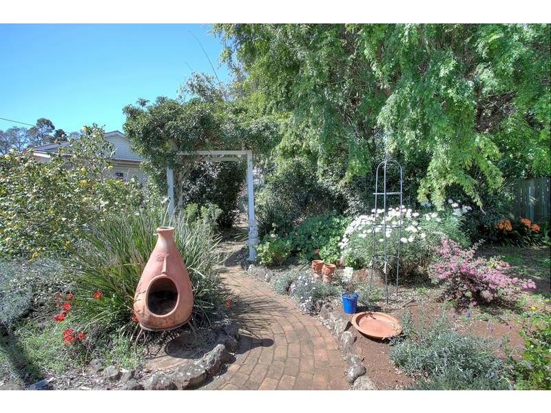 112 Stuart Street, Mount Lofty QLD 4350