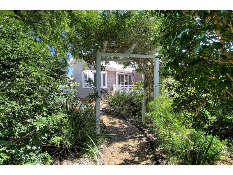 112 Stuart Street, Mount Lofty QLD 4350