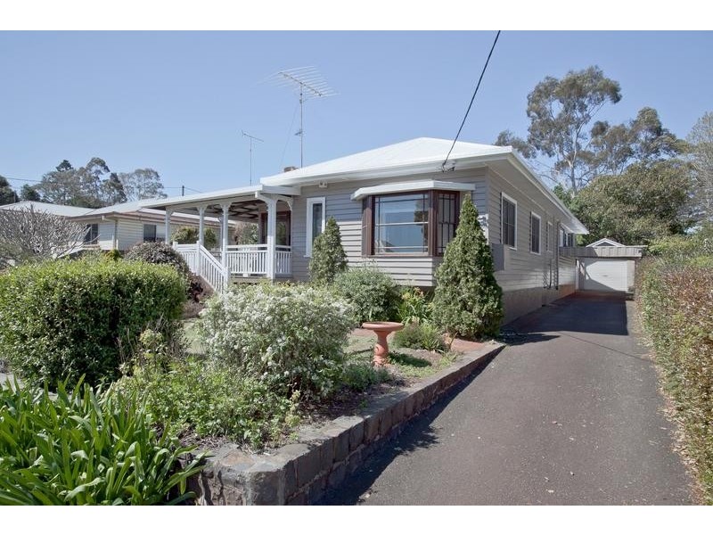 112 Stuart Street, Mount Lofty QLD 4350
