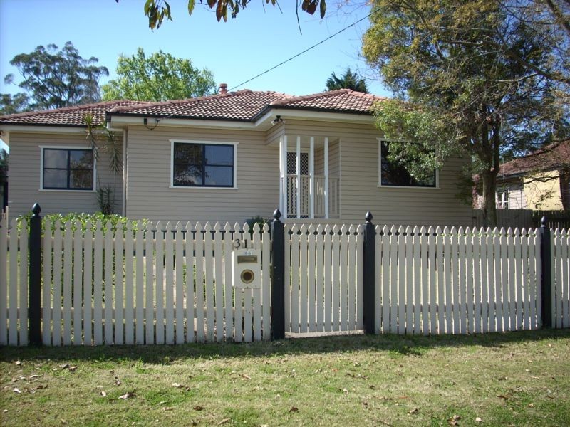 31 Geoffrey Street, Mount Lofty QLD 4350