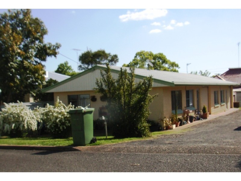 2/1a Sir Street, North Toowoomba QLD 4350