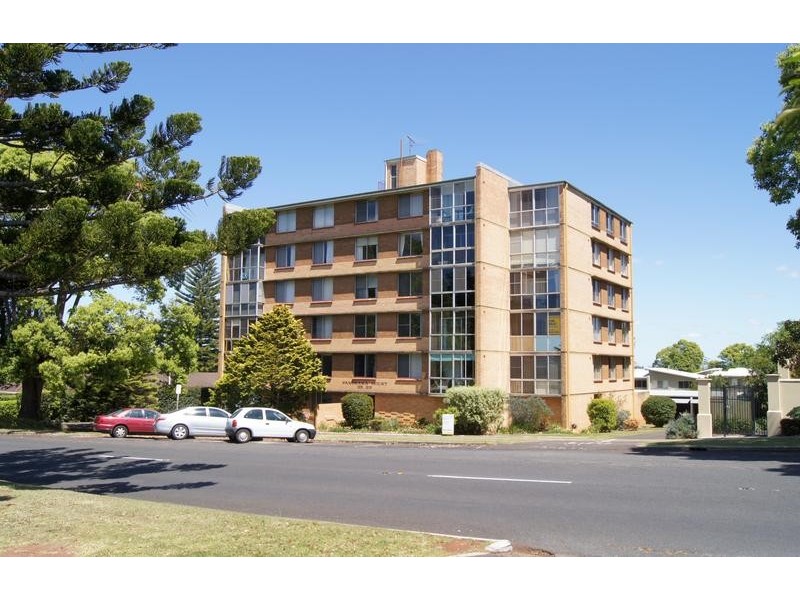 2/33 Tourist Road, East Toowoomba QLD 4350