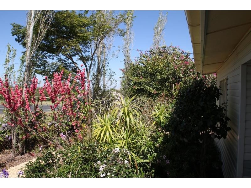12584 New England Highway, Top Camp QLD 4350