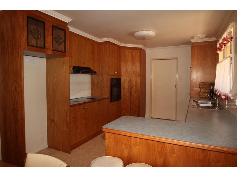 1 Beck Street, Mount Lofty QLD 4350