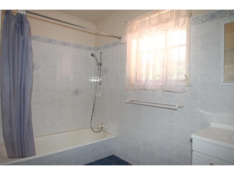 1 Beck Street, Mount Lofty QLD 4350