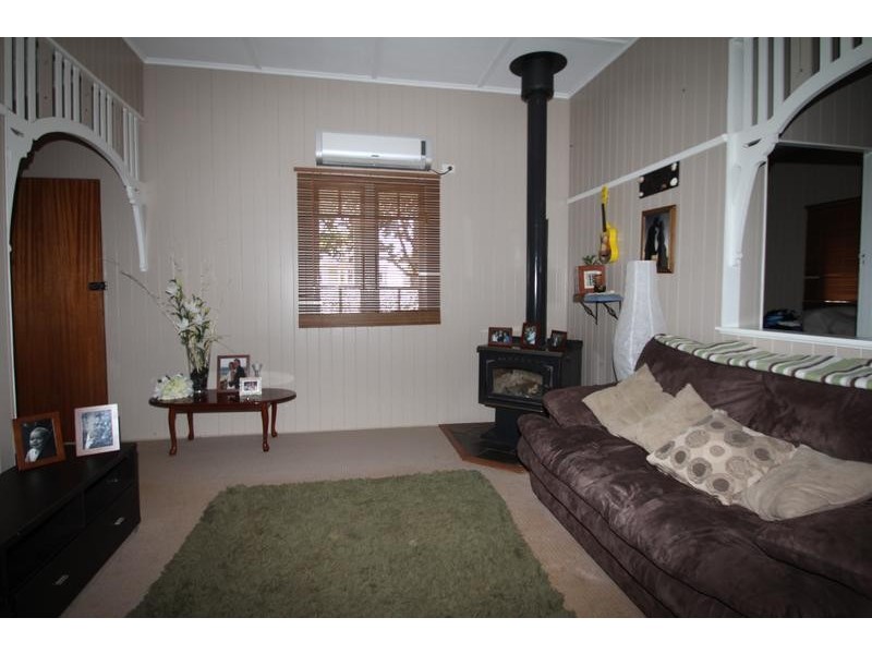 225 Campbell Street, Newtown QLD 4350