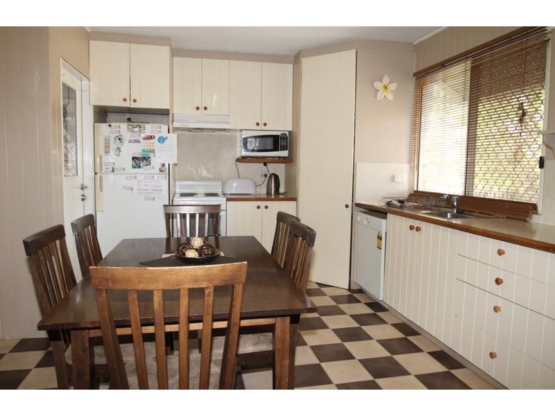 225 Campbell Street, Newtown QLD 4350