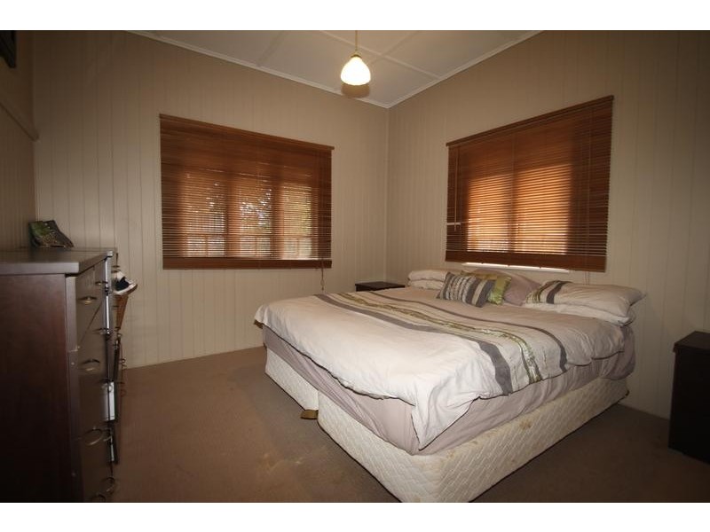 225 Campbell Street, Newtown QLD 4350