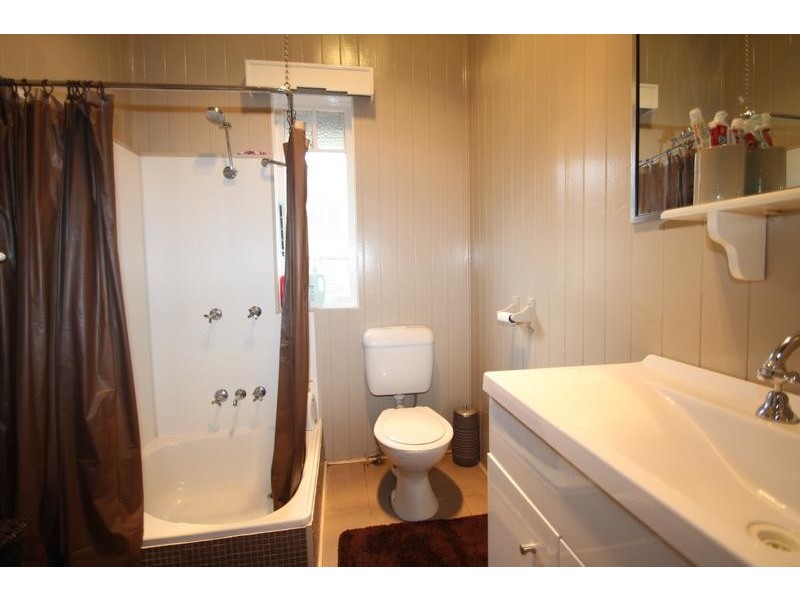 225 Campbell Street, Newtown QLD 4350