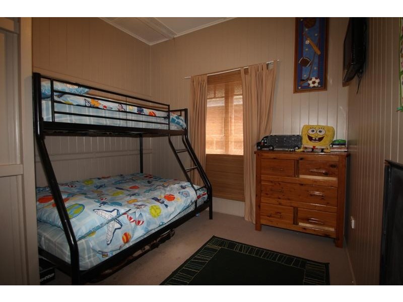 225 Campbell Street, Newtown QLD 4350