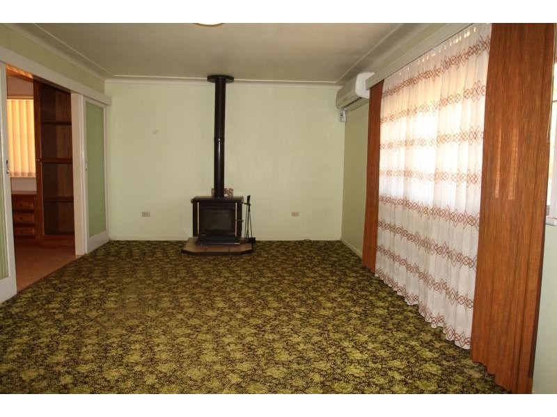 1 Beck Street, Mount Lofty QLD 4350