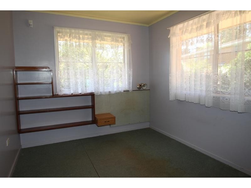 1 Beck Street, Mount Lofty QLD 4350