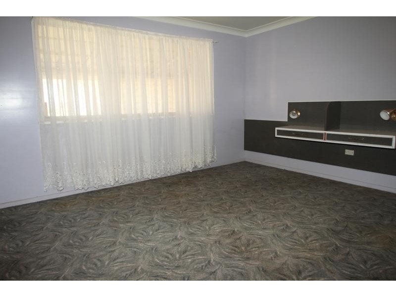 1 Beck Street, Mount Lofty QLD 4350