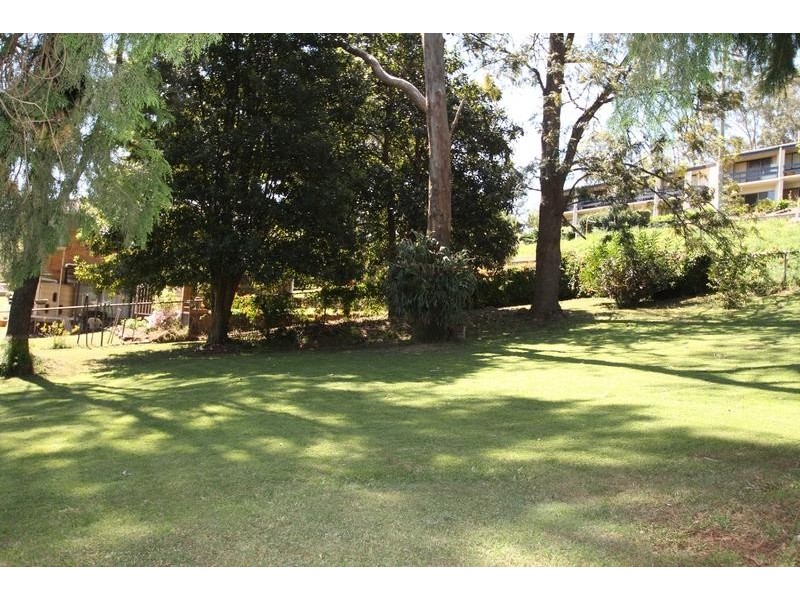 1 Beck Street, Mount Lofty QLD 4350