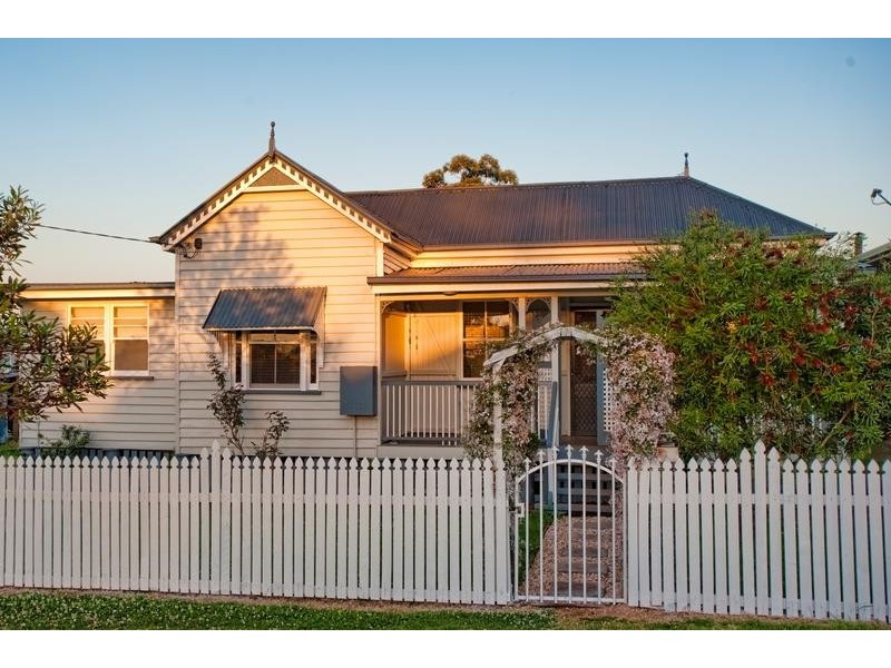 2 Northland Street, Newtown QLD 4350