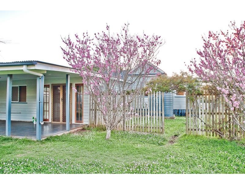 2 Northland Street, Newtown QLD 4350