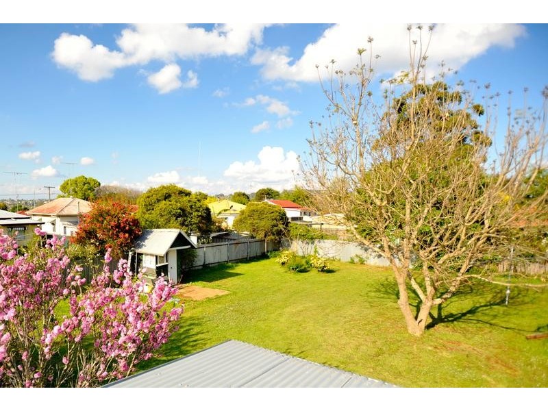 2 Northland Street, Newtown QLD 4350