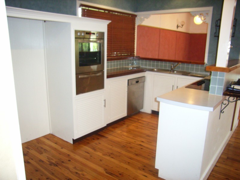 20 Mary Street, Mount Lofty QLD 4350