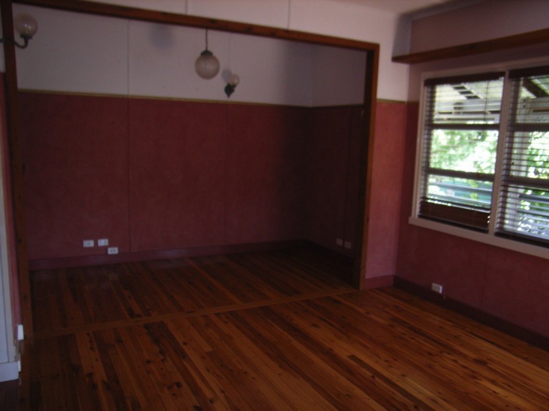 20 Mary Street, Mount Lofty QLD 4350