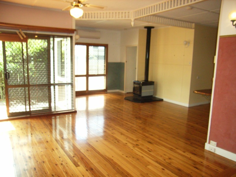 20 Mary Street, Mount Lofty QLD 4350