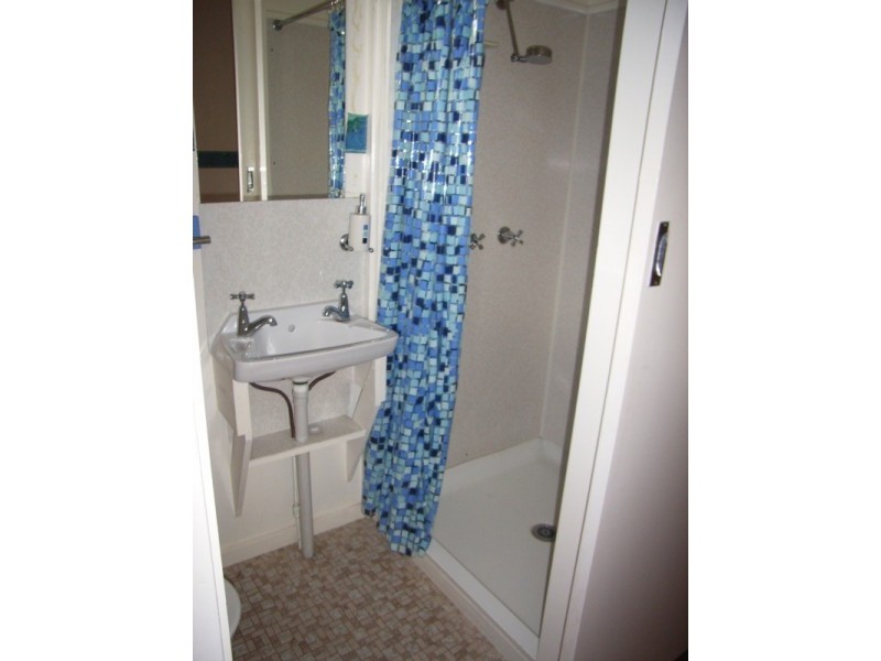 20 Mary Street, Mount Lofty QLD 4350