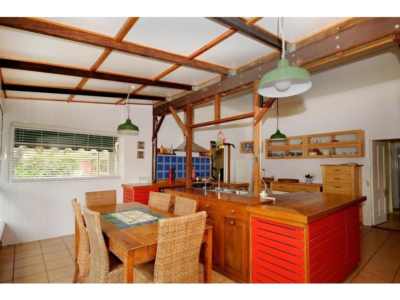 19 Bridge Street, Mount Lofty QLD 4350