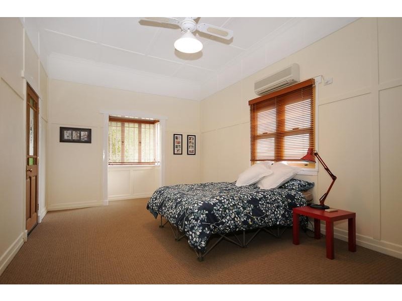 19 Bridge Street, Mount Lofty QLD 4350