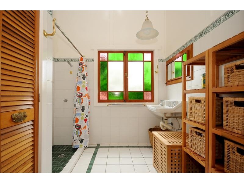 19 Bridge Street, Mount Lofty QLD 4350