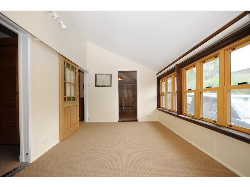 19 Bridge Street, Mount Lofty QLD 4350