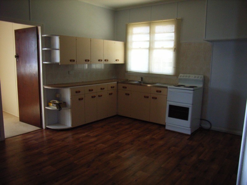 6 Llewellyn Street, Centenary Heights QLD 4350