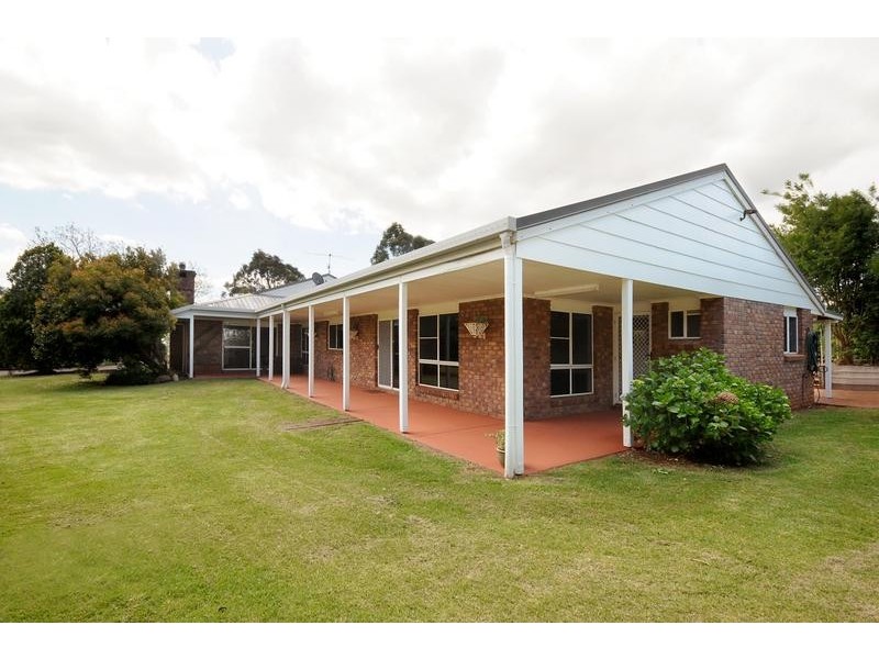 1 Selkirk Court, Highfields QLD 4352