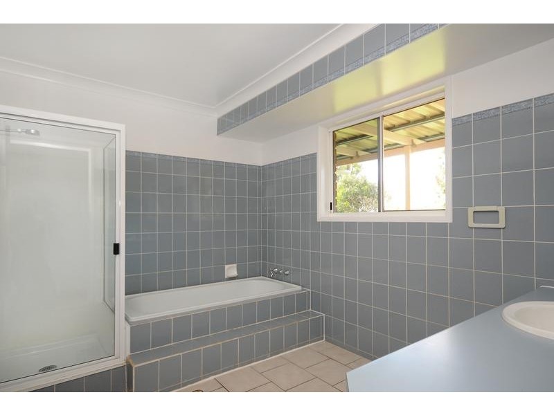 1 Selkirk Court, Highfields QLD 4352