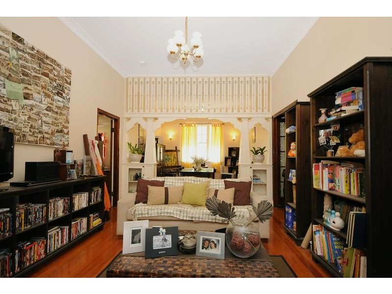 4 Wallace Street, Newtown QLD 4350