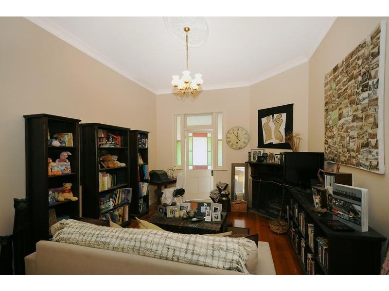 4 Wallace Street, Newtown QLD 4350