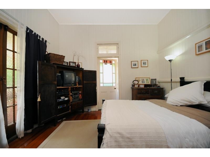 4 Wallace Street, Newtown QLD 4350