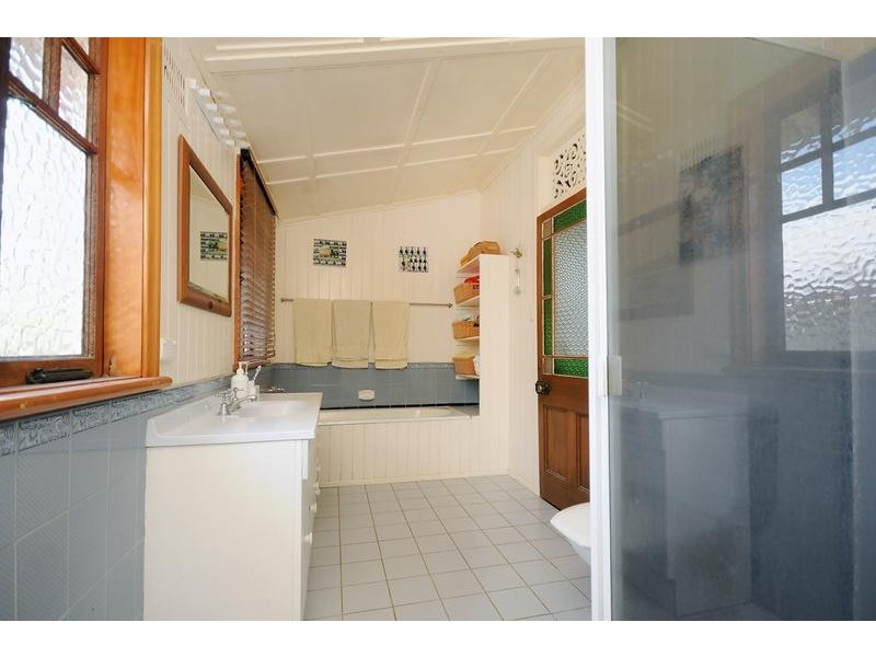 4 Wallace Street, Newtown QLD 4350